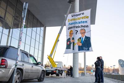 Banner Protestaktion vorm Paul L?be Haus-stock-foto