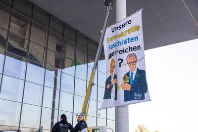 Banner Protestaktion vorm Paul L?be Haus-stock-foto