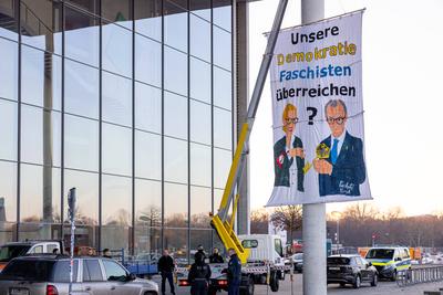 Banner Protestaktion vorm Paul L?be Haus-stock-foto