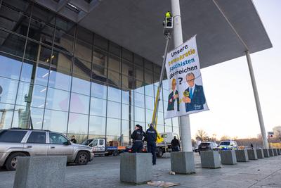 Banner Protestaktion vorm Paul L?be Haus-stock-foto