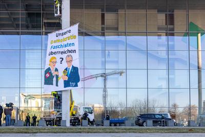 Banner Protestaktion vor Paul L?be Haus-stock-foto