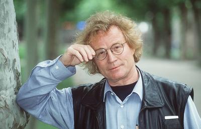 Bildnummer: 56875028  Datum: 01.10.1998  Copyright: imago/teutopressTilman R?hrig (Autor) 10/98 am Autor Mann Literatur Schriftstellerei Brille langhaarig leger Lederweste Hemd stehend drau?en Baum aufst?tzend neutral halb quer People Shooting x0x xsk 1998 quer  56875028 Date 01 10 1998 Copyright Imago  Tilman R?hrig Author 10 98 at Author Man Literature Writing Glasses long haied casual Leather vest Shirt standing outside Tree aufst?tzend neutral half horizontal Celebrities Shooting x0x xSK 1998 horizontal-stock-foto
