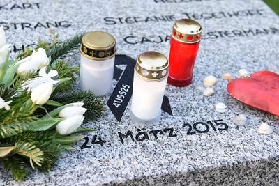 Kerzen f?r die Opfer des Germanwings Ungl?cks des Joseph K?nig Gymnasiums in Haltern am See Deutsch-stock-foto
