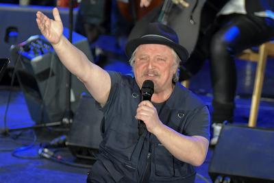 Axel Prahl und das Inselorchester am 19.02.2020 in der Lichtburg in Essen Der deutsche Schauspieler und Musiker Axel Pr-stock-photo