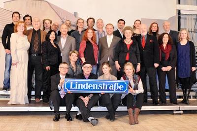 25 Jahre Lindenstra?e Kultnacht im WDR vorne v l n r PB Leiter Fernsehfilm Kino und Serie Prof-stock-foto
