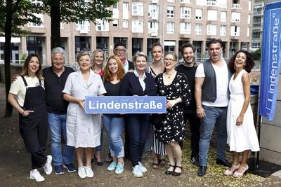 Hana Gei?end?rfer, Jo Bolling, Marie-Luise Marjan, Sontje Peplow, Rebecca Siemoneit-Barum, Hans W. Gei?end?rfer, Andrea-stock-photo
