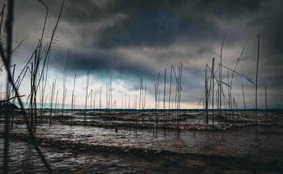 Schlechtes Wetter am Chiemsee, in der N?he von Seebruck *** bad Weather on Chiemsee, in the Proximity from Seebruck 1047-stock-foto