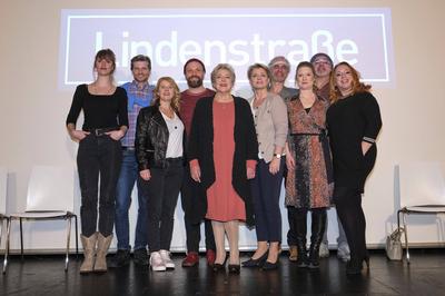 Cosima Viola, Felix Maximilian, Jaqueline Svilarov, Moritz A. Sachs, Marie-Luise Marjan, Andrea Spatzek, Moritz Zielke,-stock-foto