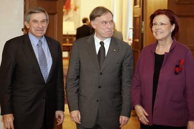 Bildnummer: 51194076  Datum: 30.01.2006  Copyright: imago/Metodi PopowBundespr?sident Horst K?hler (Mitte, GER/CDU), Paul Wolfowitz (USA/Pr?sident Weltbank) und Heidemarie Wieczorek-Zeul (GER/SPD/Bundesentwicklungsministerin) in Berlin, Personen, optimistisch; 2006, Berlin, Politiker, IMF, International Monetary Fund, Internationaler W?hrungsfonds, Weltbankpr?sident, Pressetermin , Bundespolitik, Entwicklungsministerin, Entwicklungsminister, Bundesentwicklungsminister, Politiker; , quer, Kbdig, Gruppenbild, Internationale Politik, Politik, Banken, Wirtschaft, Deutschland, Randbild, People-stock-foto
