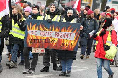 Warnstreik der Besch?ftigten der Freien und Hansestadt Hamburg (FHH). Aufgerufen hatte dazu ver.di HH. Die Gewerkschaft-stock-foto