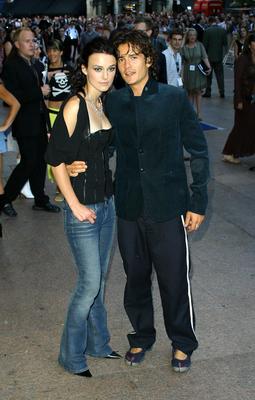 Keira Knightley and Orlando Bloom at the UK premiere of Pirates of the Caribbean. Odeon Leicester Square, London, 14 7 0-stock-foto