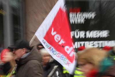 Warnstreik der Besch?ftigten der Freien und Hansestadt Hamburg (FHH). Aufgerufen hatte dazu ver.di HH. Die Gewerkschaft-stock-foto