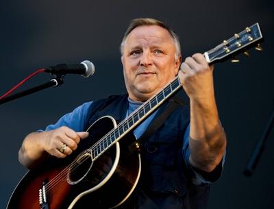 Schauspieler Axel Prahl spielt anl?sslich der Sachsen Filmpremiere von GUNDERMANN am 21 August am-stock-foto