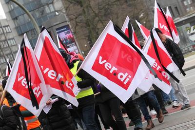 Warnstreik der Besch?ftigten der Freien und Hansestadt Hamburg (FHH). Aufgerufen hatte dazu ver.di HH. Die Gewerkschaft-stock-foto