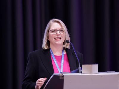 Praeses zur Wahl, Vorstellung, Anja Faehrmann 1.Tagung der III.Landessynode der Ev.-Luth Kirche in Norddeutschland Trave-stock-foto