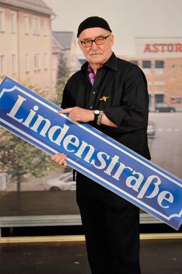 25 Jahre Lindenstra?e Kultnacht im WDR Lindenstra?e Produzent Hans W Gei?end?rfer Zum 25 j?hrig-stock-foto