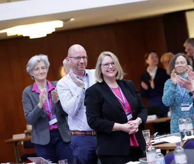 Anja Faehrmann wurde zur neuen Praeses gewaehlt 1.Tagung der III.Landessynode der Ev.-Luth Kirche in Norddeutschland Tra-stock-foto