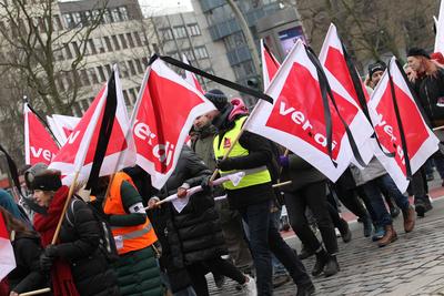 Warnstreik der Besch?ftigten der Freien und Hansestadt Hamburg (FHH). Aufgerufen hatte dazu ver.di HH. Die Gewerkschaft-stock-foto