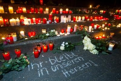 Trauer um Opfer des Flugzeugabsturzes in Frankreich: Am Joseph-Koenig-Gymnasium in Haltern am See (Nordrhein-Westfalen)-stock-foto