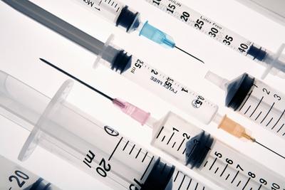 An Selection of Different Syringes all different sizes for the injecting of liquid or gas in or ou-stock-foto
