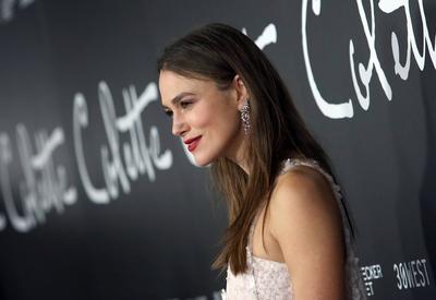 BEVERLY HILLS CA SEPTEMBER 14 Keira Knightley at Premiere Of Bleecker Street Media s Colette at-stock-foto