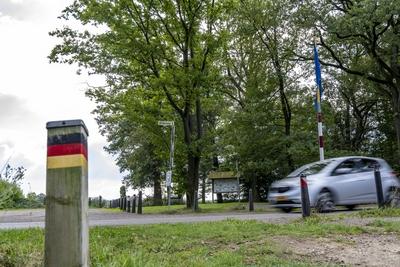 Die s.g. Gr?ne Grenze, beim ehemaligen Grenz?bergang Grenzweg bei Straelen-Kastanienburg und NL Velden, zwischen Deutsch-stock-foto