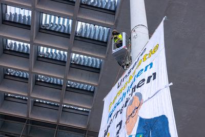 Banner Protestaktion vor Paul L?be Haus-stock-foto
