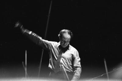 Pierre Boulez 1972 France Ile de France region Paris Pierre Boulez Paris 1972 PUBLIC-stock-foto