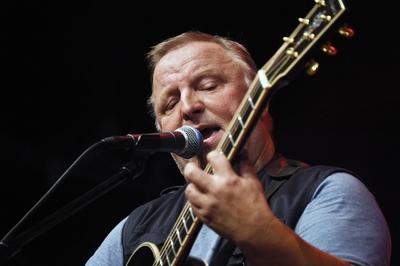 Axel Prahl im Konzert nach der Premiere des Kinofilms Gundermann im Kesselhaus in der Kulturbrauere-stock-photo