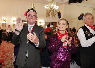 Presentation of the golden jesters bell / Regina Halmich bekommt im Europa-Park die Goldene Narrenschelle 2025 der Vereinigung Schw?bisch-Alemannischer Narrenz?nfte (VSAN)-stock-foto