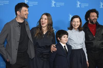 Adrien Barazzone, Larisa Faber, Ethan Chimienti, Dominique Reymond, William Lebghil-stock-foto