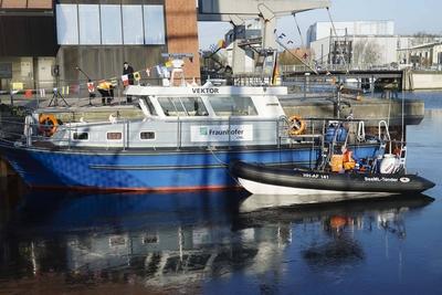 Taufe des neuen Forschungsschiffes Vektor am 20.02.2025 in Hamburg Das Fraunhofer Centrum f?r Maritime Logistik CML im Harburger Binnenhafen entwickelt innovative L?sungen f?r den maritimen Sektor, die weltweit eingesetzt werden HH Deutschland-stock-photo