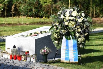 Gedenkst?tte f?r Germanwings Absturzopfer am 25 03 2017 auf dem kommunalen Walfriedhof Sundern in Ha-stock-foto