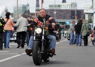 Bildnummer: 55545629  Datum: 25.06.2011  Copyright: imago/Hoch Zwei Stock/AngererHamburger Harley Days 2011, Harley Davidson -, Schauspieler Axel Prahl People Entertainment Gesellschaft Bikertreffen Treffen Biker Motorradtreffen Motorrad Hamburg xdp 2011 quer Highlight premiumd DeutschlandBildnummer 55545629 Date 25 06 2011 Copyright Imago vertical Two Stick Angerer Hamburg Harley Days 2011 Harley Davidson Actor Axel Prahl Celebrities Entertainment Society Bikers meeting Meeting Bikers Motorcycle meeting Motorcycle Hamburg XDP 2011 horizontal Highlight premiumd Germany-stock-photo
