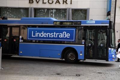 Lindenstrassen Bus bei Lindenstrasse live in Concert ARD Kultserie trifft auf WDR Funkhausorchest-stock-foto