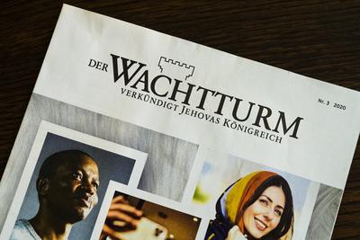 Der Wachturm, Zeitschrift Zeugen Jehovas *** The Watchtower, Jehovahs Witnesses Magazine-stock-foto