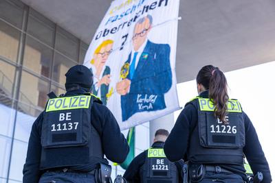 Banner Protestaktion vor Paul L?be Haus-stock-foto