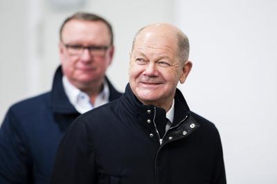 Olaf Scholz in Bremerhaven-stock-foto