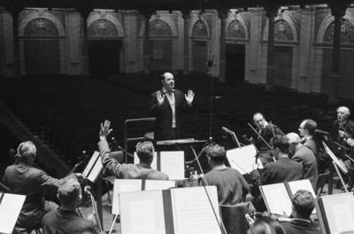 Anefo photo collection. Pierre Boulez guest conductor at the Concertgebouw Orchestra. February 6, 1963 Copyright: xpiema-stock-foto