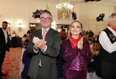 Presentation of the golden jesters bell / Regina Halmich bekommt im Europa-Park die Goldene Narrenschelle 2025 der Vereinigung Schw?bisch-Alemannischer Narrenz?nfte (VSAN)-stock-foto