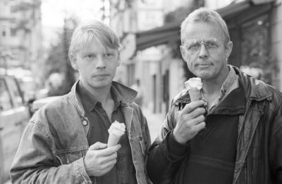 Rolf Becker (re.) mit seinem Sohn Ben Becker 08/87 h?r Rolf Becker (re.) mit seinem Sohn Ben Becker im August 1987 Deuts-stock-photo