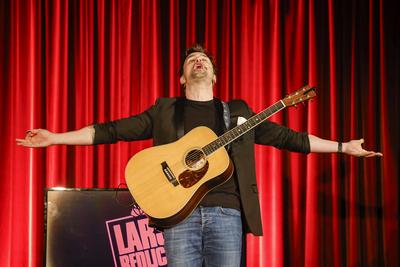Lars Redlich (* 1981 in Berlin) ist ein deutscher Musicaldarsteller, Schauspieler und Komiker. Mit seinem Programm Ein b-stock-foto