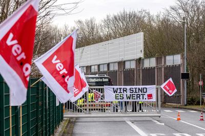 Ganzt?tgiger ver.di Warnstreik bei Bus und Bahn in Bonn 21.02.2025-stock-foto