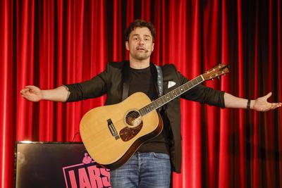 Lars Redlich (* 1981 in Berlin) ist ein deutscher Musicaldarsteller, Schauspieler und Komiker. Mit seinem Programm Ein b-stock-foto