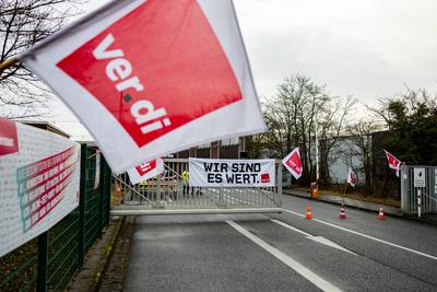 Ganzt?tgiger ver.di Warnstreik bei Bus und Bahn in Bonn 21.02.2025-stock-foto