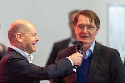 SPD Wahlkampf: Olaf Scholz on Tour in K?ln 21.02.2025-stock-foto