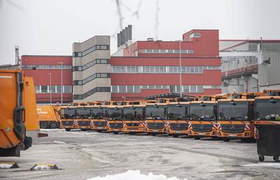 21 . 02 . 2025 , Berlin / Neuk?lln : Warnstreik BSR ( Berliner Stadtreinigung ) . Foto : Recyclinghof in der Gradestra?e-stock-foto