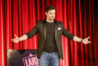 Lars Redlich (* 1981 in Berlin) ist ein deutscher Musicaldarsteller, Schauspieler und Komiker. Mit seinem Programm Ein b-stock-foto