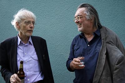Timm Ulrichs, Hermann Treusch. Vernissage von Ulrichs Ausstellung im studio im HOCHHAUS, Berlin-Lichtenberg, 28.8.2016 *-stock-foto