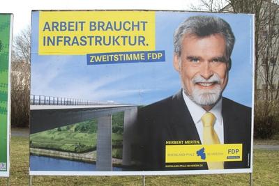 Bildnummer: 54944952  Datum: 23.02.2011  Copyright: imago/S?mmerPlakate der F.D.P. - Freie Demokratische Partei zur Landtagswahl 2011 in Rheinland-Pfalz mit Spitzenkandidat Herbert Mertin, Arbeit braucht Infrastruktur Wahlplakat Politik Wahl Rheinland Pfalz Landtagswahl Wahlkampf Plakat Wahlplakat Objekte kbdig xng 2011 quer , FDPBildnummer 54944952 Date 23 02 2011 Copyright Imago S?mmer Posters the F D P Free Democratic Party to Landtag election 2011 in Rhineland Palatinate with Top candidate Herbert Mertin Work needs Infrastructure Election billboard politics Choice Rhineland Palatinate Landtag election Election campaign Billboard Election billboard Objects Kbdig xng 2011 horizontal FDP-stock-foto